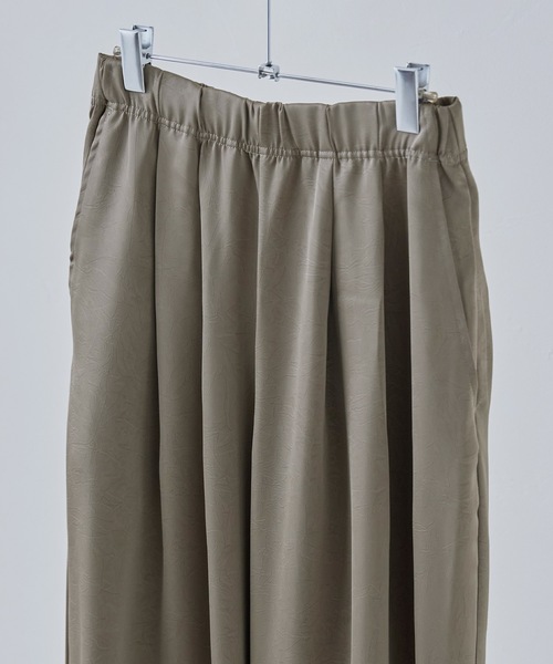 etoll.（エトル）の「ワッシャーサテンタックワイドパンツ（その他パンツ・レディース・グレイッシュベージュ/ブラック・M）」の21枚目の写真