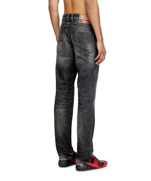 DIESEL(ディーゼル)の「メンズ スリムフィット ブラックデニムパンツ SLIM 1993 D-VYL L.30(デニムパンツ・メンズ・ブラック・36inch/34inch/30inch/32inch/28inch/26inch)」の2枚目の写真