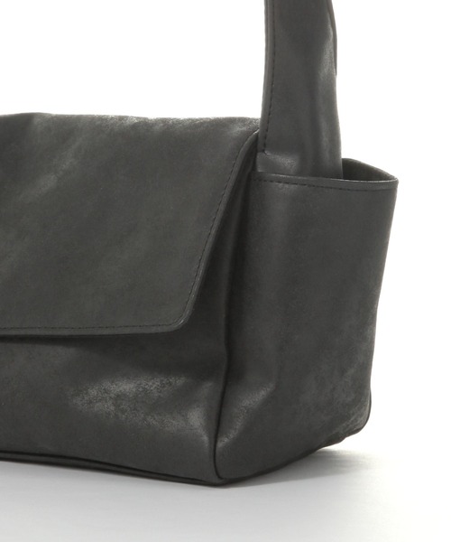 LAKOLE（ラコレ）の「レクタングルソフトショルダーバッグ / 577437（ショルダーバッグ・レディース・ブラック/キャメル/レッド・FREE）」の8枚目の写真