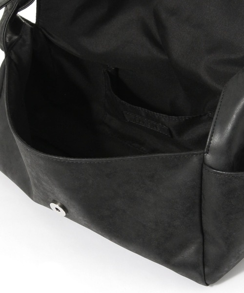 LAKOLE（ラコレ）の「レクタングルソフトショルダーバッグ / 577437（ショルダーバッグ・レディース・ブラック/キャメル/レッド・FREE）」の9枚目の写真