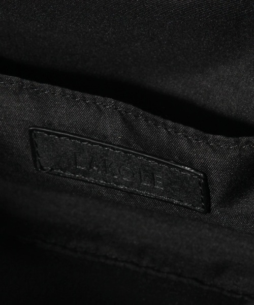 LAKOLE（ラコレ）の「レクタングルソフトショルダーバッグ / 577437（ショルダーバッグ・レディース・ブラック/キャメル/レッド・FREE）」の10枚目の写真