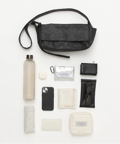 LAKOLE（ラコレ）の「レクタングルソフトショルダーバッグ / 577437（ショルダーバッグ・レディース・ブラック/キャメル/レッド・FREE）」の16枚目の写真