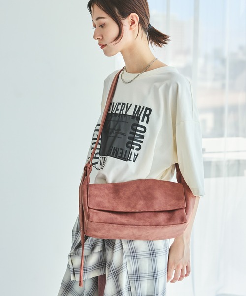 LAKOLE（ラコレ）の「レクタングルソフトショルダーバッグ / 577437（ショルダーバッグ・レディース・ブラック/キャメル/レッド・FREE）」の15枚目の写真