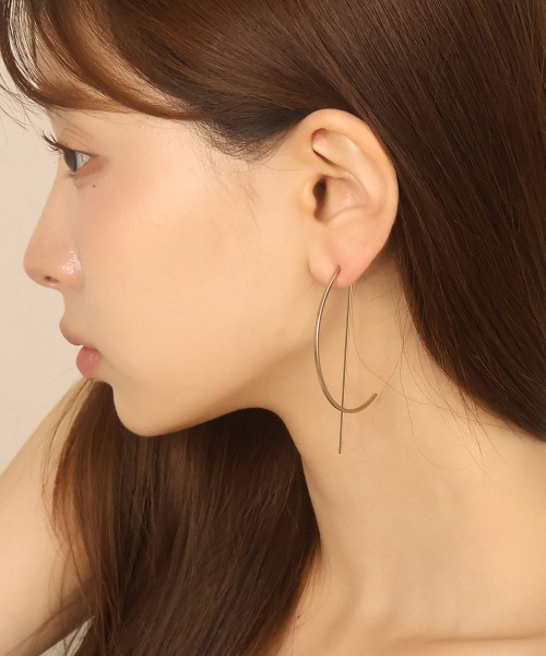 CEMONEMO(セモネモ)の「【金属アレルギー対応】ビッグ ハーフフープ バックキャッチ ピアス / silver925ポスト(ピアス(両耳用)・レディース・ゴールド/シルバー・FREE)」の1枚目の写真