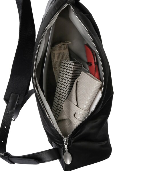 HIROKO HAYASHI(ヒロコハヤシ)の「ENORME(エノルメ)リュック(バックパック/リュック・レディース・グレー/ブラック・00)」の8枚目の写真