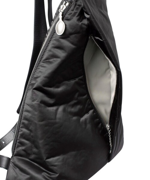 HIROKO HAYASHI(ヒロコハヤシ)の「ENORME(エノルメ)リュック(バックパック/リュック・レディース・グレー/ブラック・00)」の10枚目の写真