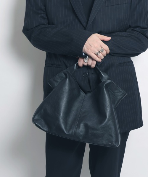 YArKA（ヤーカ）の「【YArKA/ヤーカ】real leather change shape 2way bag [wam9] / リアルレザー変形底2way バッグ（トートバッグ・レディース・ブラック・FREE）」の16枚目の写真