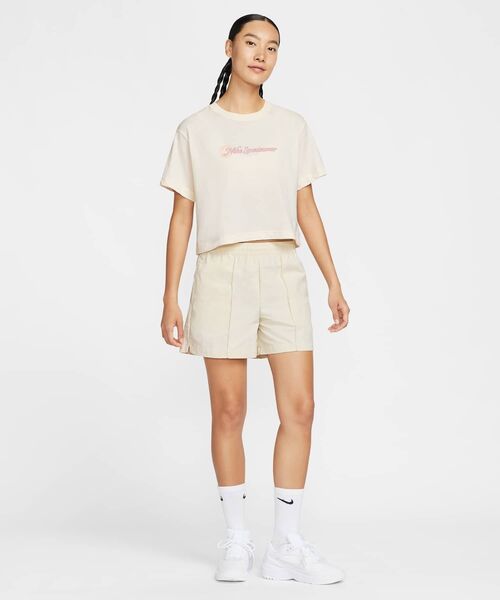 NIKE(ナイキ)の「ナイキ スポーツウェア クラブ ウィメンズ クロップ ショートスリーブ Tシャツ / Nike Sportswear Club Women's Crop Short-Sleeve T-Shirt HV4948-110 Pale Ivory(Tシャツ/カットソー・レディース・アイボリー・L/M/S/XL/XS)」の5枚目の写真