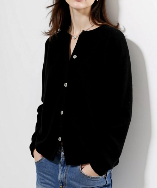 cammie(キャミー)の「シンプルニットカーディガン(カーディガン/ボレロ・レディース・ダークグレー/レッド/グレイッシュベージュ/ブラック・LARGE/MEDIUM)」の6枚目の写真