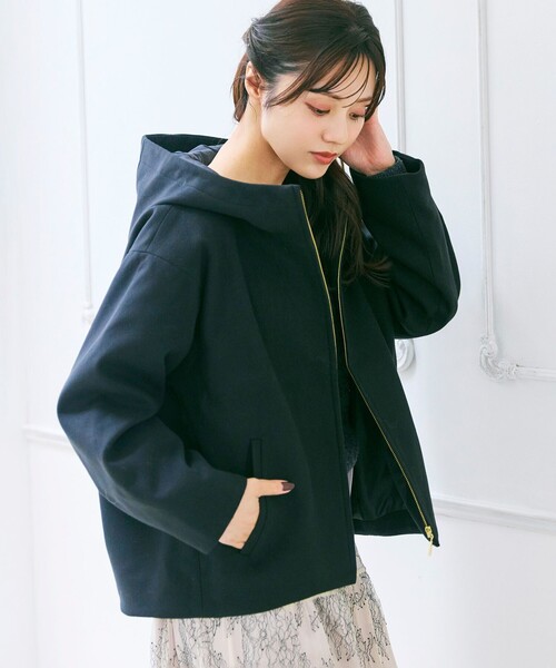 Feroux（フェルゥ）の「フード付きコクーンショート コート（その他アウター・レディース・ピンク系/アイボリー系/ブラック系・SMALL/MEDIUM）」の2枚目の写真