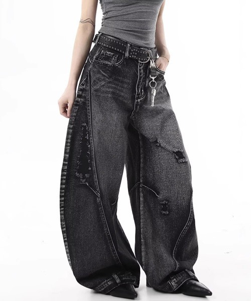 Ressaca(レサーカ)の「ワイドシルエットダメージ加工カーブデニムパンツ(デニムパンツ・レディース・ブラック・M/L/XL)」の4枚目の写真