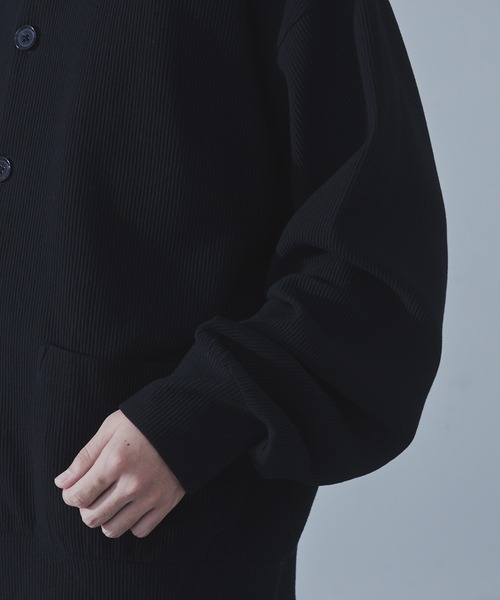 SLICK（スリック）の「【SLICK/スリック】Pleats Knit Crew Neck Cardigan/プリーツニットクルーネックカーディガン（カーディガン/ボレロ・メンズ・チャコールグレー/ブラック/ベージュ・3/2/1）」の14枚目の写真
