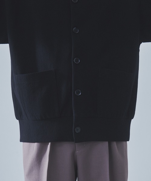 SLICK（スリック）の「【SLICK/スリック】Pleats Knit Crew Neck Cardigan/プリーツニットクルーネックカーディガン（カーディガン/ボレロ・メンズ・チャコールグレー/ブラック/ベージュ・3/2/1）」の16枚目の写真