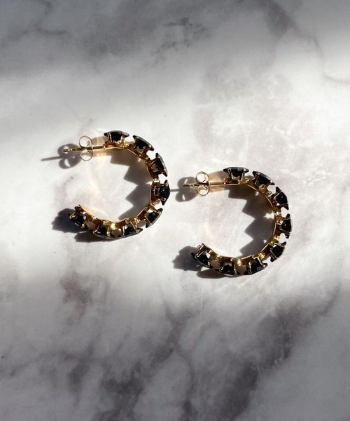 yu-ka(ユーカ)の「YU-KA:クラシックジルコニアフープピアス Classic zirconia hoop pierce(ピアス(両耳用)・レディース・レッド/ブラック/クリア/ゴールド・FREE)」の2枚目の写真