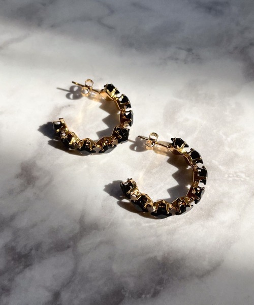 yu-ka(ユーカ)の「YU-KA:クラシックジルコニアフープピアス Classic zirconia hoop pierce(ピアス(両耳用)・レディース・レッド/ブラック/クリア/ゴールド・FREE)」の5枚目の写真