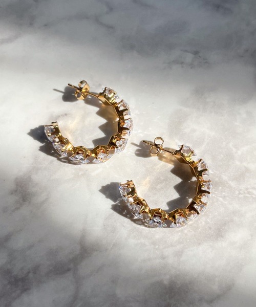 yu-ka(ユーカ)の「YU-KA:クラシックジルコニアフープピアス Classic zirconia hoop pierce(ピアス(両耳用)・レディース・レッド/ブラック/クリア/ゴールド・FREE)」の8枚目の写真