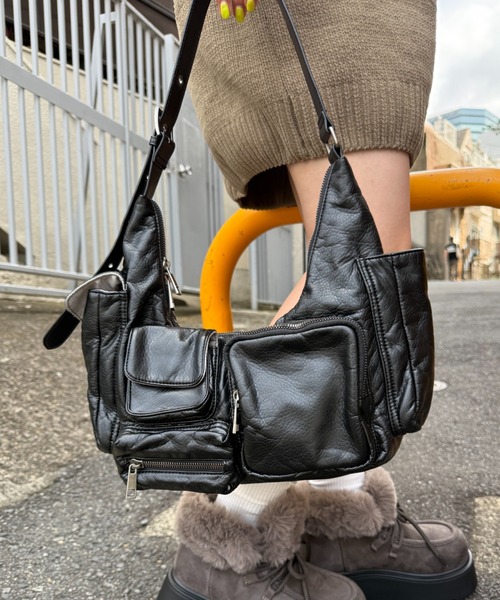 RODEO CROWNS WIDE BOWL（ロデオクラウンズワイドボウル）の「ポケットハンドバッグ（ハンドバッグ・レディース・ブラック/ブラウン/アンティークシルバー・FREE）」の2枚目の写真