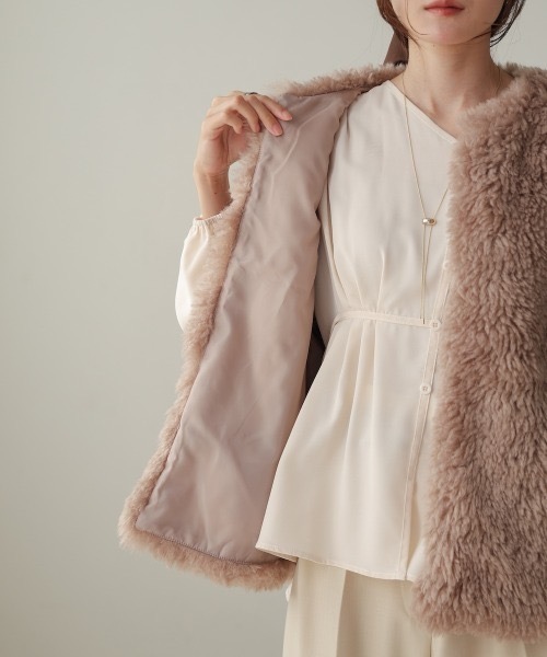 Bab（バブ）の「シープライクファーベスト（ベスト・レディース・モカ/アイボリー/ベージュ・FREE）」の7枚目の写真