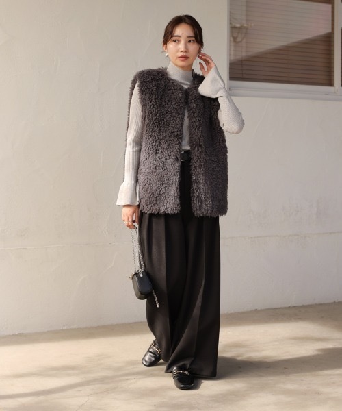 Bab（バブ）の「シープライクファーベスト（ベスト・レディース・モカ/アイボリー/ベージュ・FREE）」の15枚目の写真