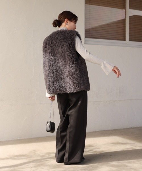 Bab（バブ）の「シープライクファーベスト（ベスト・レディース・モカ/アイボリー/ベージュ・FREE）」の19枚目の写真
