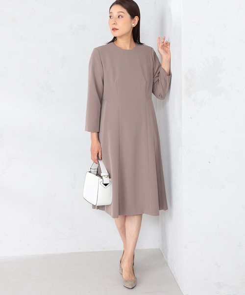 GALLORIA（ギャローリア）の「脇プリーツ切替ワンピース（ワンピース・レディース・モカ/ネイビー・S/M/L/LL）」の10枚目の写真