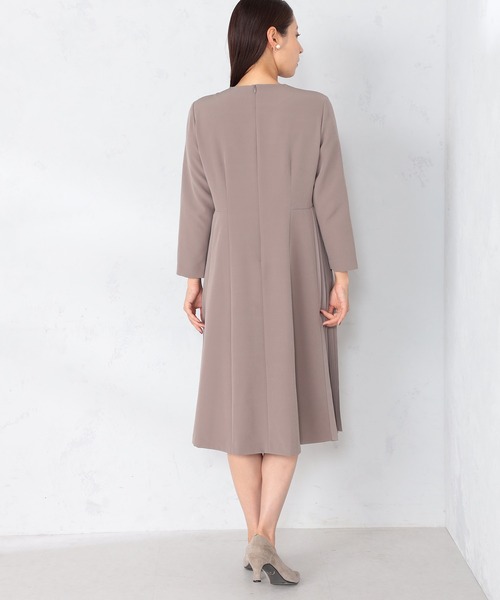 GALLORIA（ギャローリア）の「脇プリーツ切替ワンピース（ワンピース・レディース・モカ/ネイビー・S/M/L/LL）」の9枚目の写真