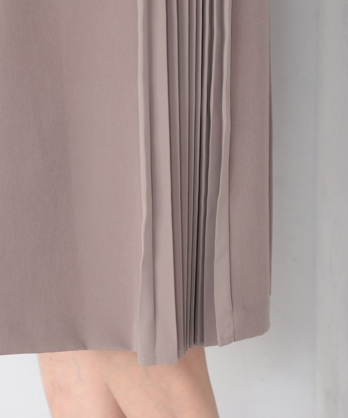 GALLORIA（ギャローリア）の「脇プリーツ切替ワンピース（ワンピース・レディース・モカ/ネイビー・S/M/L/LL）」の7枚目の写真