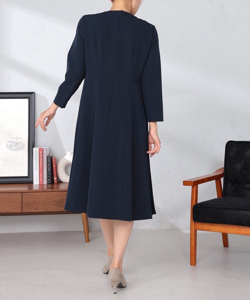 GALLORIA（ギャローリア）の「脇プリーツ切替ワンピース（ワンピース・レディース・モカ/ネイビー・S/M/L/LL）」の3枚目の写真