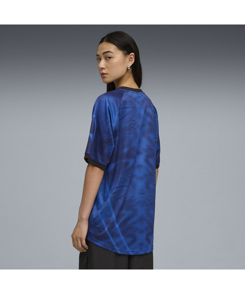 PUMA（プーマ）の「PUMA プーマ ユニセックス プーマテック-X AOP リラックスド フットボール 半（Tシャツ/カットソー・メンズ・ブラック/レッド系その他2/ブルー系その他2・LARGE/MEDIUM/XX-LARGE/X-LARGE/SMALL）」の9枚目の写真