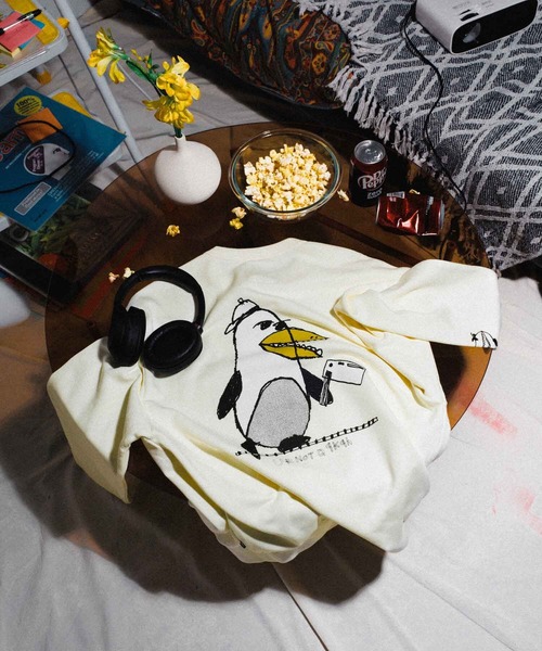 VANS(バンズ)の「RIROO PENGUIN スウェット / RIROO GFX CREW marshmallow / VN000TRRFS81(スウェット・メンズ・オフホワイト・LARGE/X-LARGE/SMALL/MEDIUM/X-SMALL/XX-LARGE)」の1枚目の写真