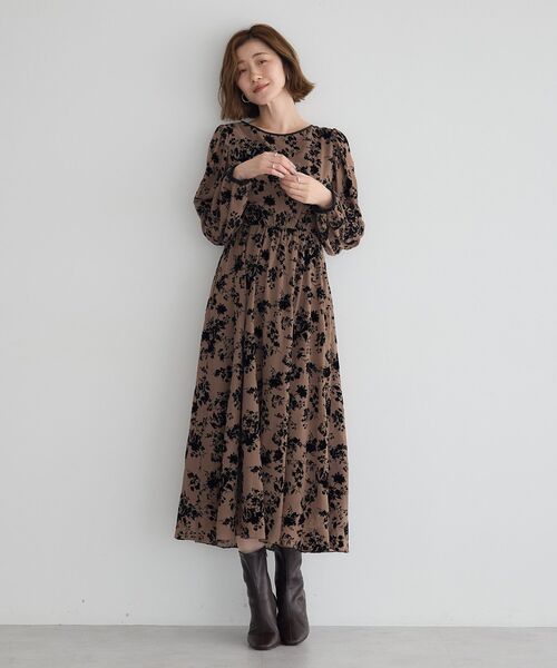 YECCA VECCA(イェッカヴェッカ)の「ボタニカル柄フロッキープリントワンピース(ワンピース・レディース・ベージュ/チャコールグレー・FREE)」の15枚目の写真