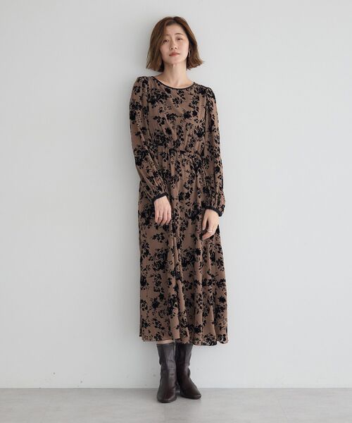 YECCA VECCA(イェッカヴェッカ)の「ボタニカル柄フロッキープリントワンピース(ワンピース・レディース・ベージュ/チャコールグレー・FREE)」の16枚目の写真