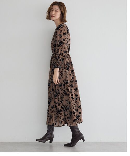 YECCA VECCA(イェッカヴェッカ)の「ボタニカル柄フロッキープリントワンピース(ワンピース・レディース・ベージュ/チャコールグレー・FREE)」の18枚目の写真