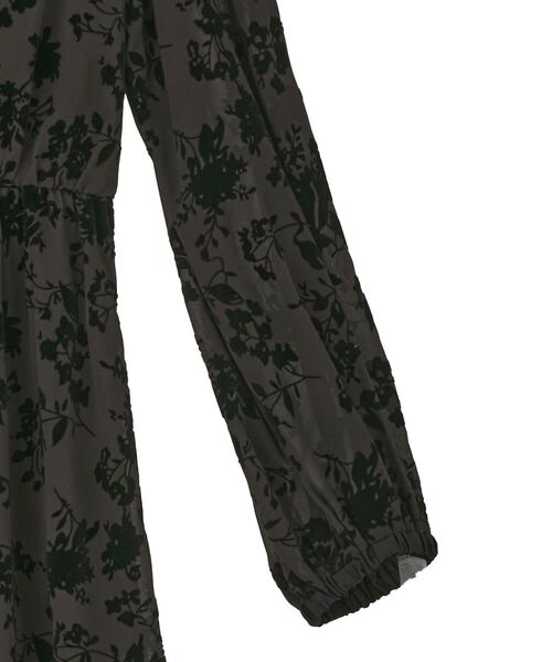 YECCA VECCA(イェッカヴェッカ)の「ボタニカル柄フロッキープリントワンピース(ワンピース・レディース・ベージュ/チャコールグレー・FREE)」の4枚目の写真