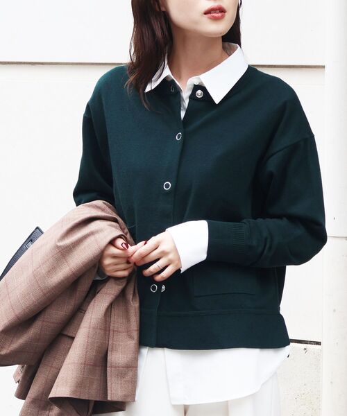 le.coeur blanc（ルクールブラン）の「リングボタンクルーカーディガン（カーディガン/ボレロ・レディース・ブラウン系その他2/ブラック系その他/ダークグリーン/ボルドー/ベージュ・38）」の4枚目の写真