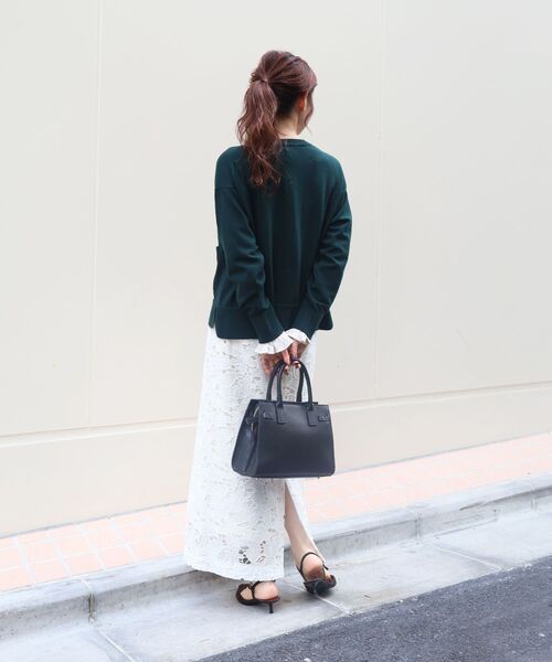 le.coeur blanc（ルクールブラン）の「リングボタンクルーカーディガン（カーディガン/ボレロ・レディース・ブラウン系その他2/ブラック系その他/ダークグリーン/ボルドー/ベージュ・38）」の6枚目の写真