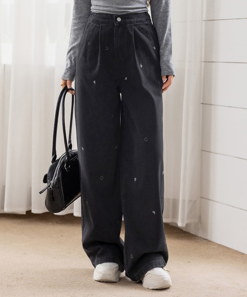 DAY CLOSET（デイ クローゼット）の「【ゆるっと可愛い小粒ハート刺繍】ハイウエスト デニム パンツ レディース（デニムパンツ・レディース・ネイビー/ブラック・S/M/L）」の2枚目の写真