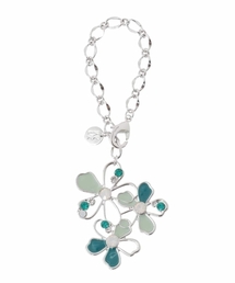 MK MICHEL KLEIN（エムケーミッシェルクラン）の「透かしフラワーモチーフチャーム（キーホルダー）」