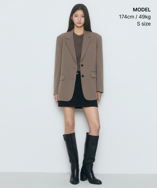 MUSINSA STANDARD WOMAN(ムシンサスタンダードウーマン)の「レディースオーバーサイズショルダーオーバーサイズブレザー【ダスティベージュ】(テーラードジャケット・レディース・その他・SMALL/MEDIUM/LARGE/X-SMALL)」の10枚目の写真