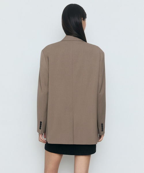 MUSINSA STANDARD WOMAN(ムシンサスタンダードウーマン)の「レディースオーバーサイズショルダーオーバーサイズブレザー【ダスティベージュ】(テーラードジャケット・レディース・その他・SMALL/MEDIUM/LARGE/X-SMALL)」の9枚目の写真