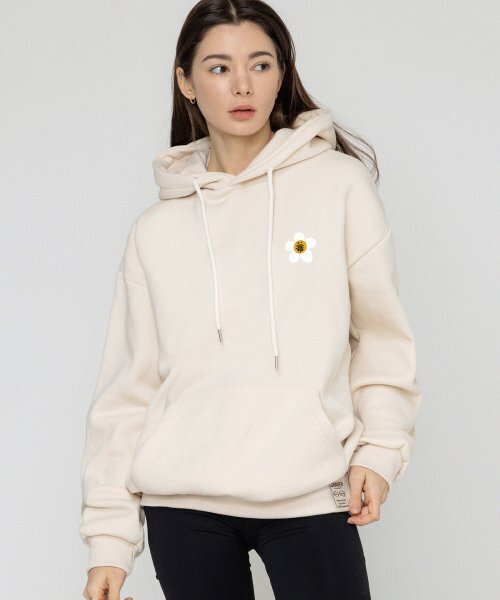 GRAVER（グレーバー）の「[ユニセックス]TYL スモールフラワードットスマイルフードパーカー_クリーム（パーカー・レディース・アイボリー・SMALL/MEDIUM/LARGE/X-LARGE）」の3枚目の写真