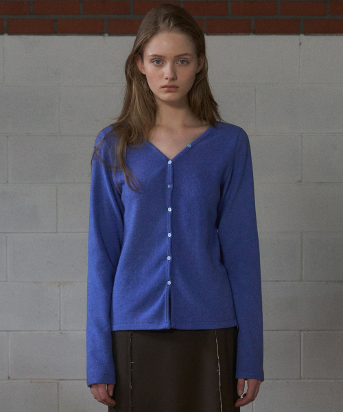 ANDNEEDS(アンドニーズ)の「Basel v-neck cardigan (deep blue)(カーディガン/ボレロ・レディース・その他・FREE)」の2枚目の写真