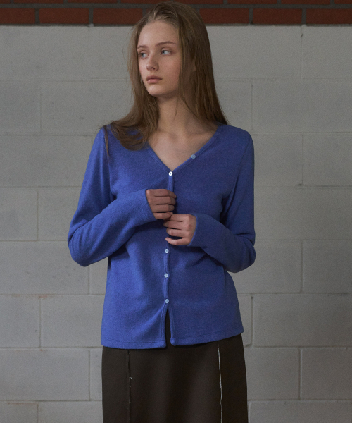 ANDNEEDS(アンドニーズ)の「Basel v-neck cardigan (deep blue)(カーディガン/ボレロ・レディース・その他・FREE)」の4枚目の写真