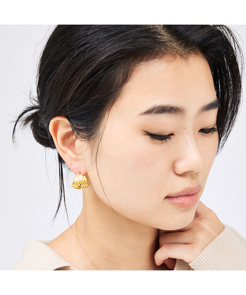 Rouge vif(ルージュヴィフ)の「【MC STUDIO/エムシースタジオ】ツイストピアス(ピアス(両耳用)・レディース・ゴールド・フリー)」の2枚目の写真