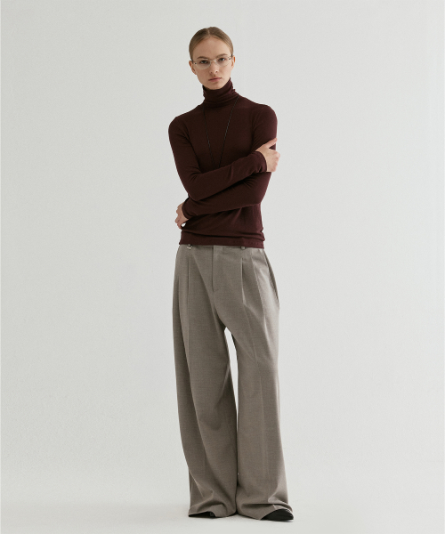 FROMWHERE(フロムウェア)の「Long Sleeve Turtleneck Top Red(Tシャツ/カットソー・レディース・その他・FREE)」の2枚目の写真
