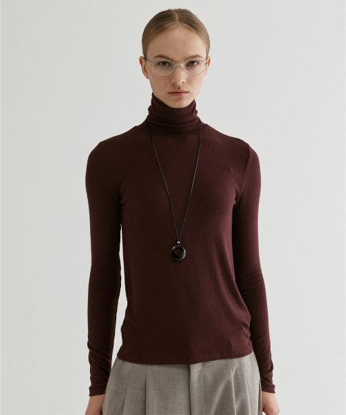 FROMWHERE(フロムウェア)の「Long Sleeve Turtleneck Top Red(Tシャツ/カットソー・レディース・その他・FREE)」の3枚目の写真