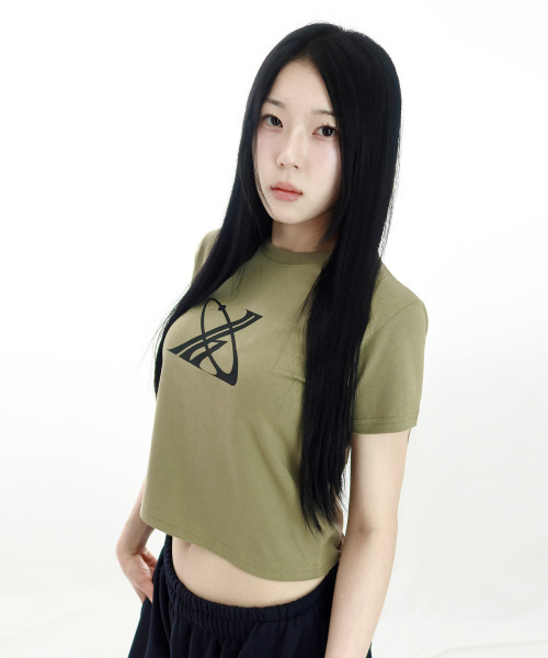 JUSTHANG(ジャストハング)の「ビッグニュートロブラックロゴカーキクロップTシャツ(Tシャツ/カットソー・レディース・その他・FREE)」の1枚目の写真