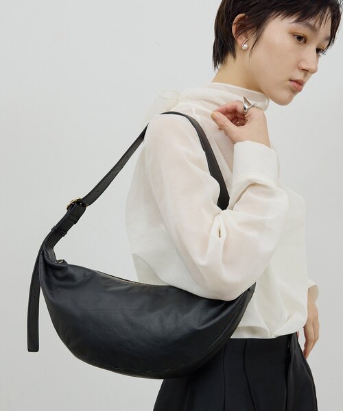 GALLARDAGALANTE（ガリャルダガランテ）の「【2.718】タッククロスボディバッグ（ショルダーバッグ・レディース・ブラック/ベージュ・FREE）」の2枚目の写真