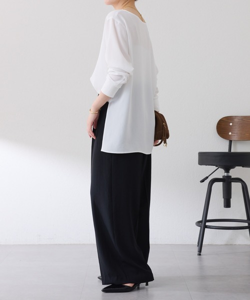 COLLAGE GALLARDAGALANTE（コラージュガリャルダガランテ）の「スクエアネックジョーゼットロゴロンT（Tシャツ/カットソー・レディース・ライトイエロー/チャコールグレー/オフホワイト・FREE）」の10枚目の写真