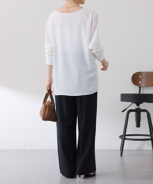 COLLAGE GALLARDAGALANTE（コラージュガリャルダガランテ）の「スクエアネックジョーゼットロゴロンT（Tシャツ/カットソー・レディース・ライトイエロー/チャコールグレー/オフホワイト・FREE）」の11枚目の写真